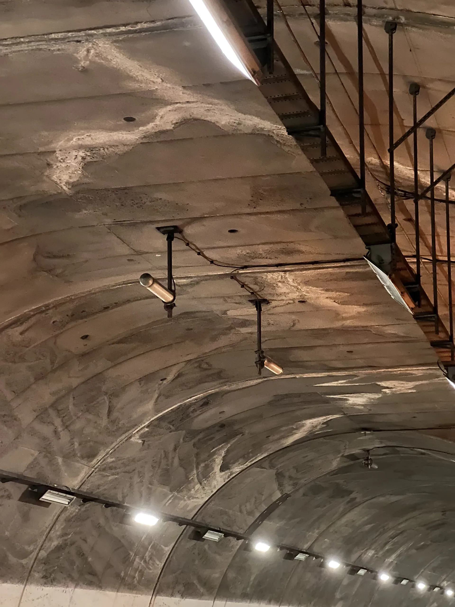 Antenne di un sistema DAS installate all'interno di una galleria per la copertura radio