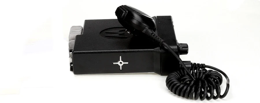 Motorola Solutions Serie DM4000e, Le radio veicolari MOTOTRBO, con display numerico o a colori.