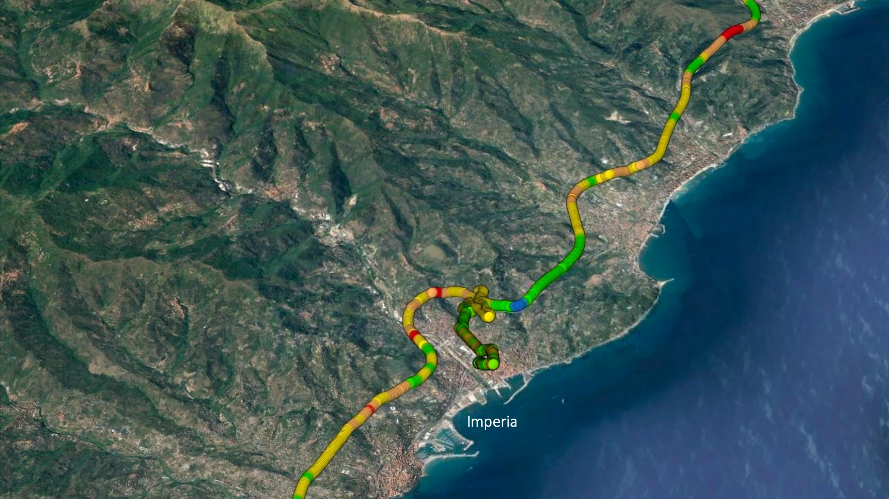 Traccia georeferenziata di un drive test da file KMZ su Google Earth: copertura 4G LTE di un operatore lungo il percorso