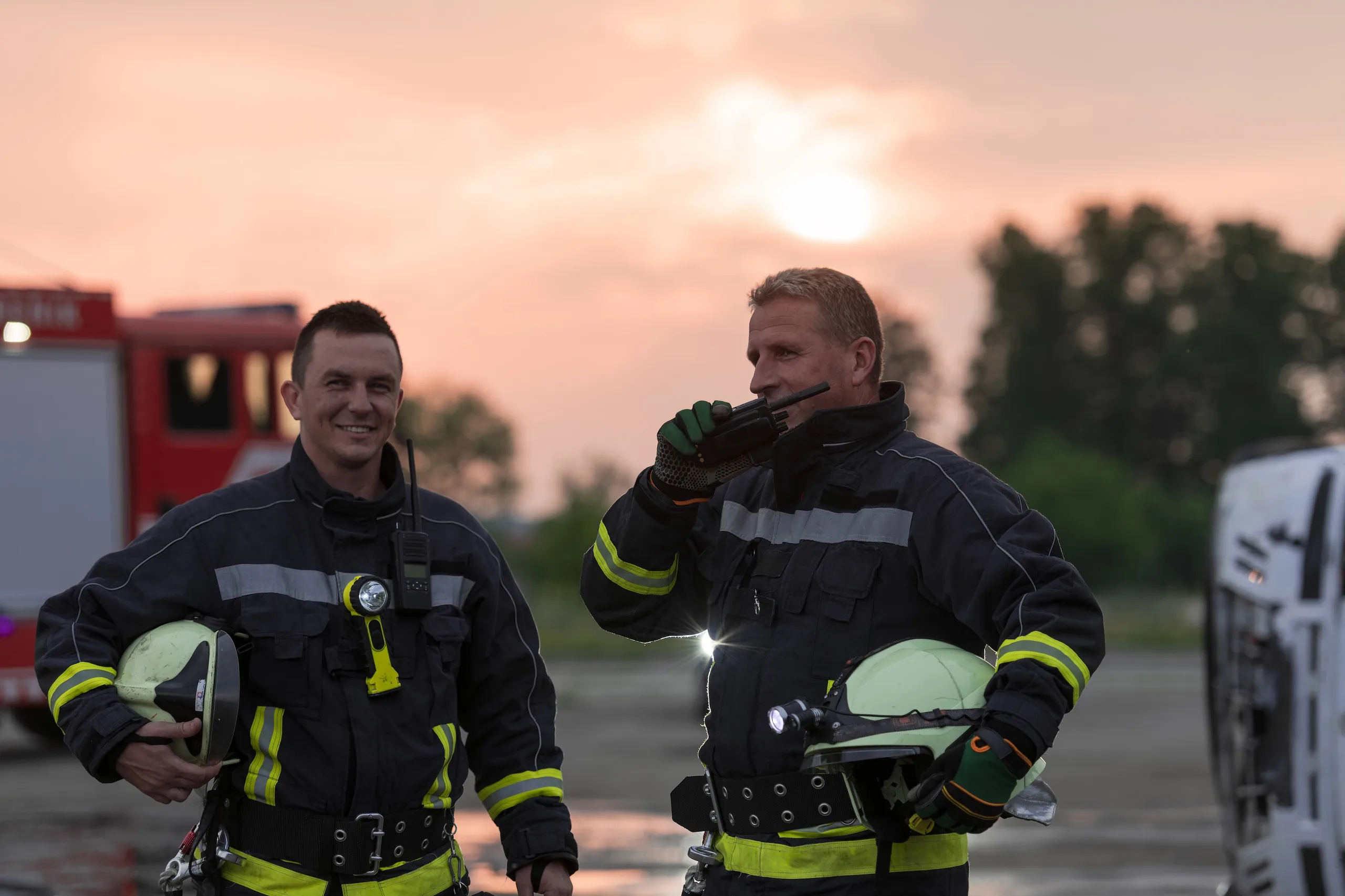 Radio portatile in dotazione agli operatori di emergenza — l’ultimo miglio di una rete TETRA Mission Critical.